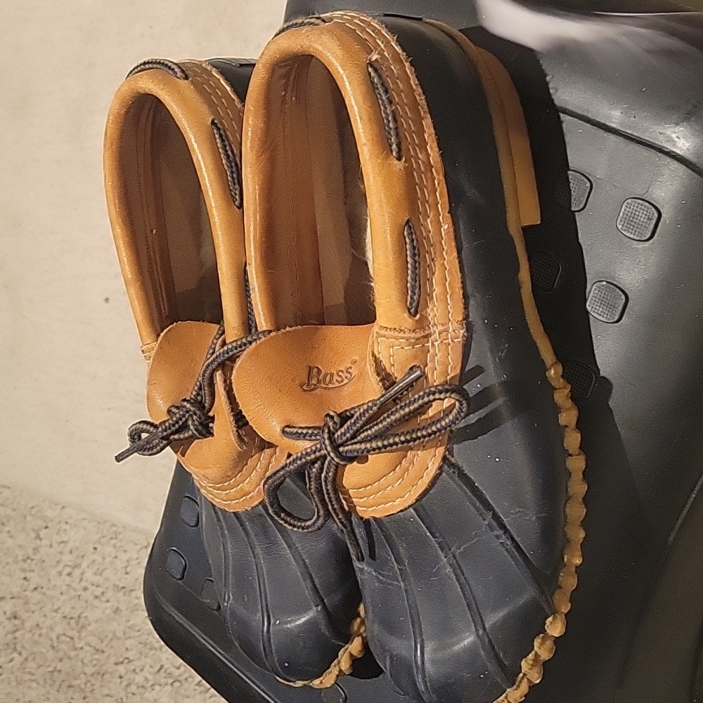 Bass Women's Black and Tan Rain Boots, Size 7